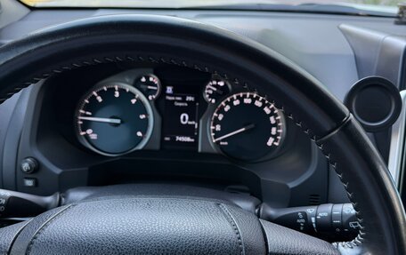Toyota Land Cruiser Prado 150 рестайлинг 2, 2018 год, 5 300 000 рублей, 4 фотография