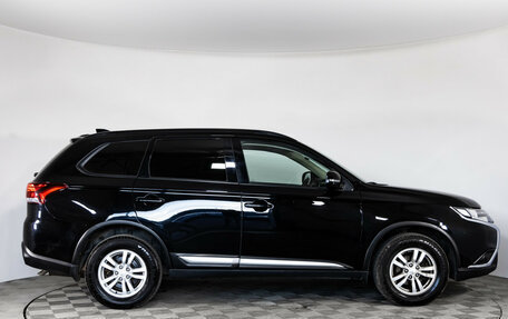 Mitsubishi Outlander III рестайлинг 3, 2021 год, 2 599 000 рублей, 4 фотография
