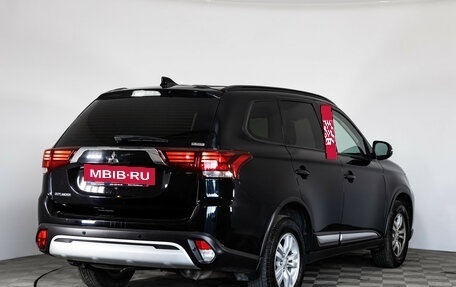 Mitsubishi Outlander III рестайлинг 3, 2021 год, 2 599 000 рублей, 6 фотография