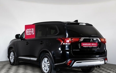Mitsubishi Outlander III рестайлинг 3, 2021 год, 2 599 000 рублей, 8 фотография