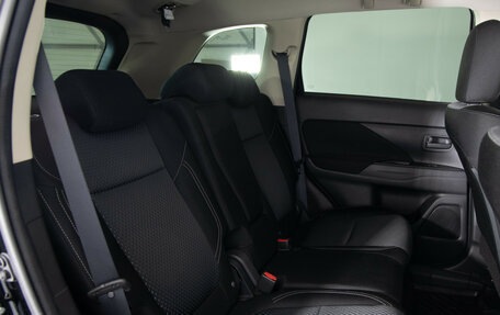 Mitsubishi Outlander III рестайлинг 3, 2021 год, 2 599 000 рублей, 19 фотография