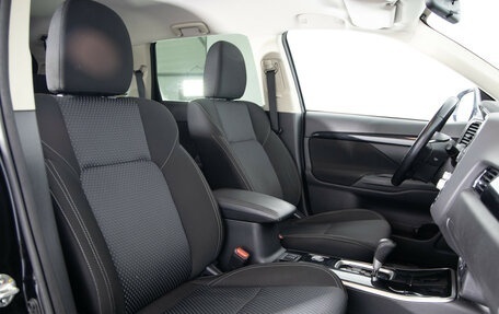 Mitsubishi Outlander III рестайлинг 3, 2021 год, 2 599 000 рублей, 18 фотография