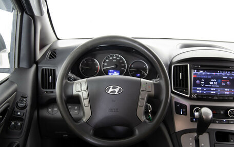 Hyundai Grand Starex Grand Starex I рестайлинг 2, 2016 год, 2 299 000 рублей, 11 фотография