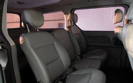 Hyundai Grand Starex Grand Starex I рестайлинг 2, 2016 год, 2 299 000 рублей, 17 фотография