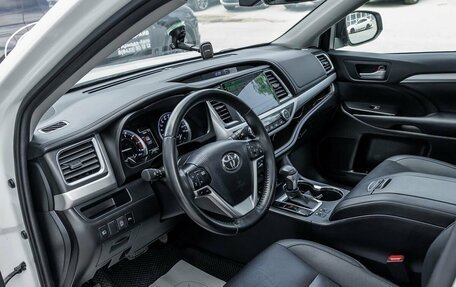 Toyota Highlander III, 2021 год, 4 750 000 рублей, 10 фотография
