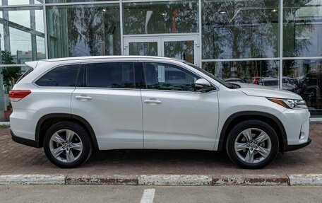 Toyota Highlander III, 2021 год, 4 750 000 рублей, 6 фотография