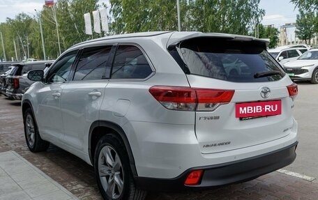 Toyota Highlander III, 2021 год, 4 750 000 рублей, 3 фотография