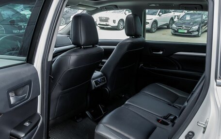 Toyota Highlander III, 2021 год, 4 750 000 рублей, 23 фотография