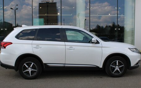 Mitsubishi Outlander III рестайлинг 3, 2017 год, 1 680 000 рублей, 8 фотография