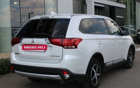 Mitsubishi Outlander III рестайлинг 3, 2017 год, 1 680 000 рублей, 7 фотография