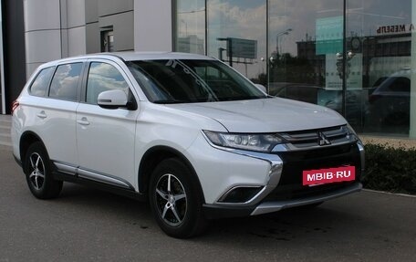Mitsubishi Outlander III рестайлинг 3, 2017 год, 1 680 000 рублей, 9 фотография