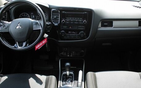 Mitsubishi Outlander III рестайлинг 3, 2017 год, 1 680 000 рублей, 10 фотография
