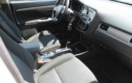 Mitsubishi Outlander III рестайлинг 3, 2017 год, 1 680 000 рублей, 20 фотография