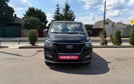 Hyundai H-1 II рестайлинг, 2019 год, 3 850 000 рублей, 2 фотография