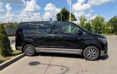 Hyundai H-1 II рестайлинг, 2019 год, 3 850 000 рублей, 3 фотография