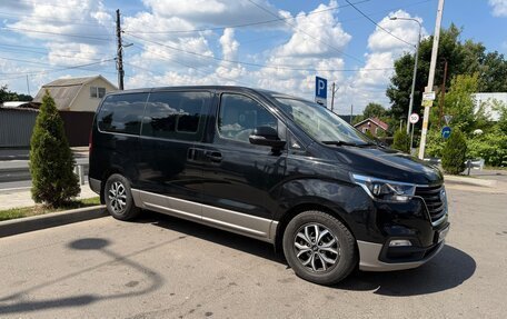 Hyundai H-1 II рестайлинг, 2019 год, 3 850 000 рублей, 4 фотография