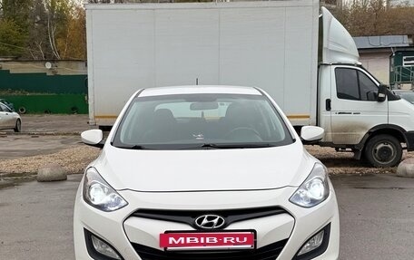 Hyundai i30 II рестайлинг, 2014 год, 999 999 рублей, 2 фотография