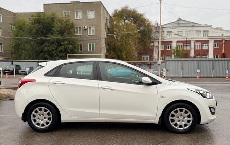 Hyundai i30 II рестайлинг, 2014 год, 999 999 рублей, 3 фотография