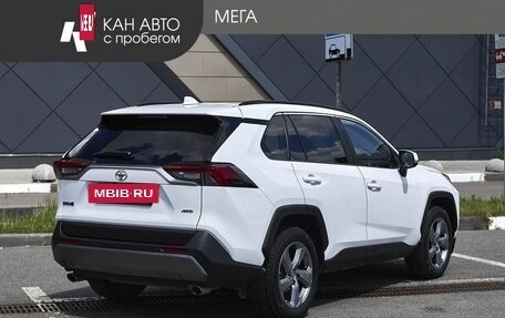 Toyota RAV4, 2021 год, 3 884 000 рублей, 2 фотография