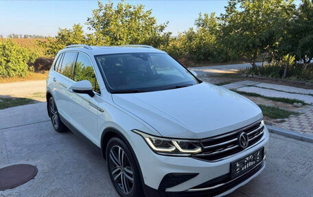 Volkswagen Tiguan, 2024 год, 2 400 000 рублей, 3 фотография