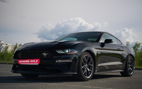 Ford Mustang VI рестайлинг, 2021 год, 3 890 000 рублей, 2 фотография
