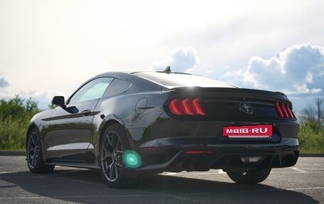 Ford Mustang VI рестайлинг, 2021 год, 3 890 000 рублей, 4 фотография