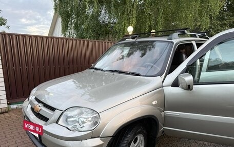Chevrolet Niva I рестайлинг, 2010 год, 550 000 рублей, 2 фотография