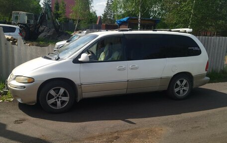 Chrysler Town & Country III, 1997 год, 330 000 рублей, 2 фотография