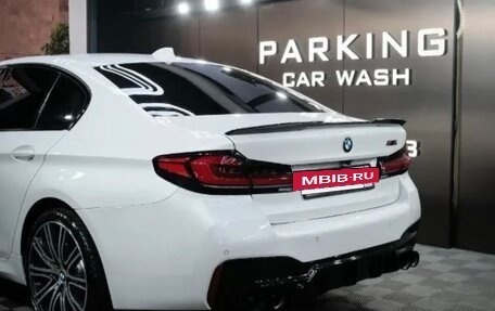 BMW 5 серия, 2019 год, 2 700 000 рублей, 3 фотография
