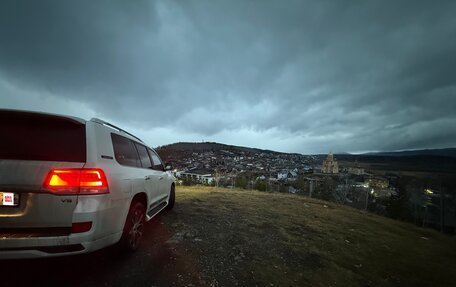 Toyota Land Cruiser 200, 2017 год, 6 700 000 рублей, 4 фотография
