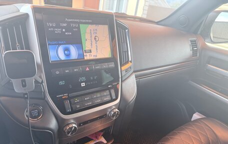 Toyota Land Cruiser 200, 2017 год, 6 700 000 рублей, 10 фотография