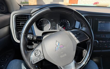 Mitsubishi Outlander III рестайлинг 3, 2015 год, 1 650 000 рублей, 10 фотография