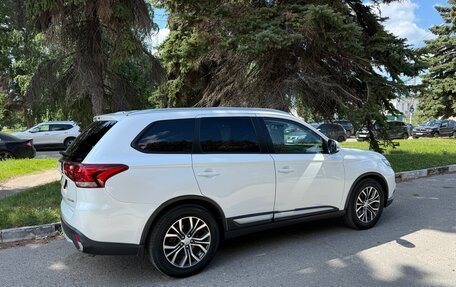 Mitsubishi Outlander III рестайлинг 3, 2015 год, 1 650 000 рублей, 1 фотография