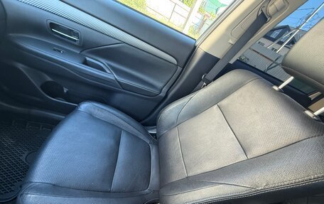 Mitsubishi Outlander III рестайлинг 3, 2015 год, 1 650 000 рублей, 14 фотография
