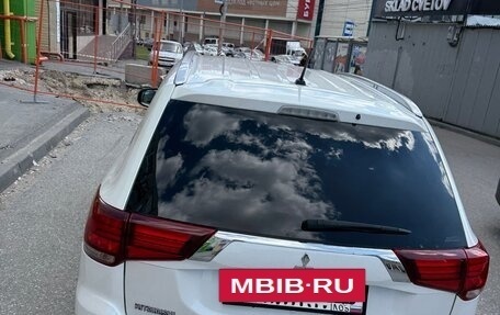 Mitsubishi Outlander III рестайлинг 3, 2015 год, 1 650 000 рублей, 8 фотография