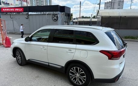 Mitsubishi Outlander III рестайлинг 3, 2015 год, 1 650 000 рублей, 4 фотография
