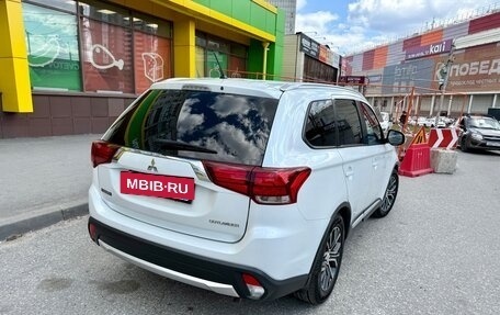 Mitsubishi Outlander III рестайлинг 3, 2015 год, 1 650 000 рублей, 7 фотография