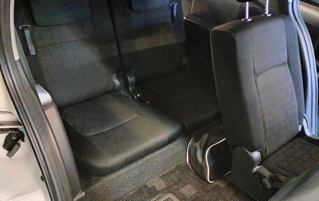 Toyota ISis I, 2011 год, 1 225 000 рублей, 17 фотография