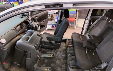 Toyota ISis I, 2011 год, 1 225 000 рублей, 15 фотография