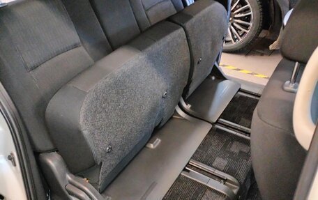 Toyota ISis I, 2011 год, 1 225 000 рублей, 20 фотография