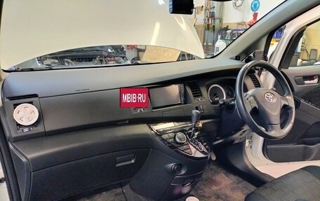 Toyota ISis I, 2011 год, 1 225 000 рублей, 32 фотография