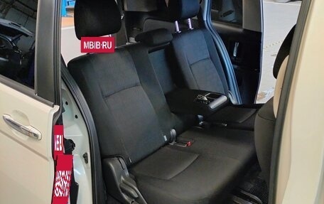 Toyota ISis I, 2011 год, 1 225 000 рублей, 35 фотография