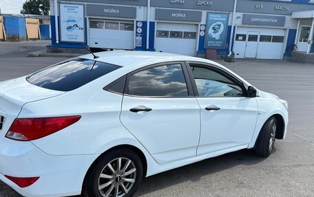 Hyundai Solaris II рестайлинг, 2015 год, 545 000 рублей, 3 фотография