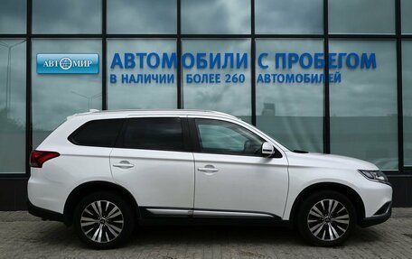 Mitsubishi Outlander III рестайлинг 3, 2018 год, 2 305 000 рублей, 6 фотография