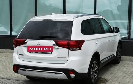 Mitsubishi Outlander III рестайлинг 3, 2018 год, 2 305 000 рублей, 5 фотография