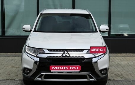 Mitsubishi Outlander III рестайлинг 3, 2018 год, 2 305 000 рублей, 8 фотография