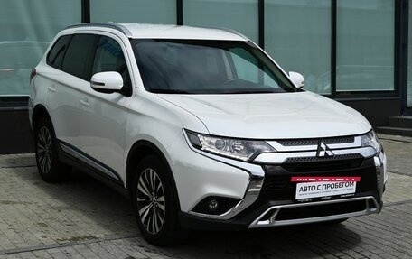 Mitsubishi Outlander III рестайлинг 3, 2018 год, 2 305 000 рублей, 7 фотография