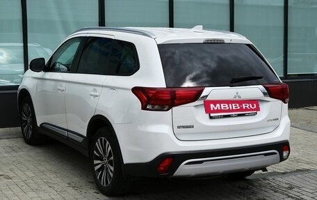 Mitsubishi Outlander III рестайлинг 3, 2018 год, 2 305 000 рублей, 3 фотография