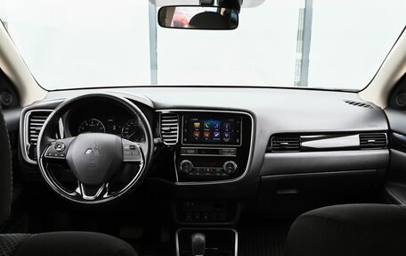 Mitsubishi Outlander III рестайлинг 3, 2018 год, 2 305 000 рублей, 19 фотография
