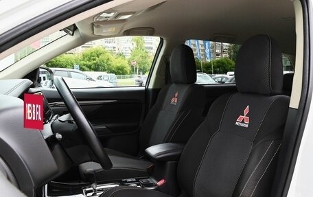 Mitsubishi Outlander III рестайлинг 3, 2018 год, 2 305 000 рублей, 17 фотография